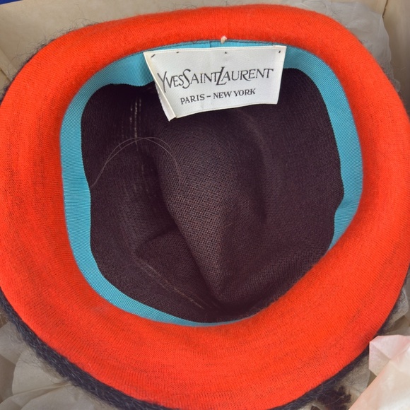 Vintage Yves Saint Laurent Paris-New York Wool Hat – Red & Black - Picture 2 of 3